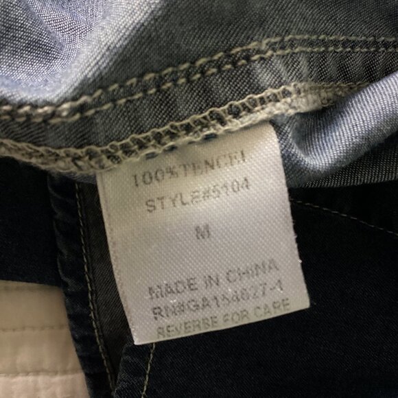 New Joh Chambray Tencel Denim Ombre Button Up Shirt Size Medium - Picture 4 of 11